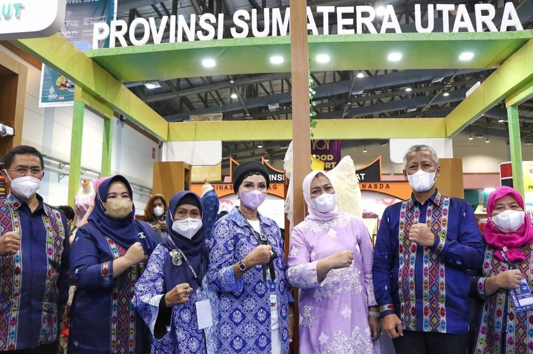 Ketua TP PKK Sumut Kunjungi Stand Pegiat UMKM