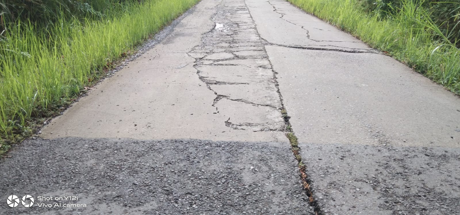 Kondisi Cor Jalan Jeramba Besi-Simpang Raja Retak-retak 