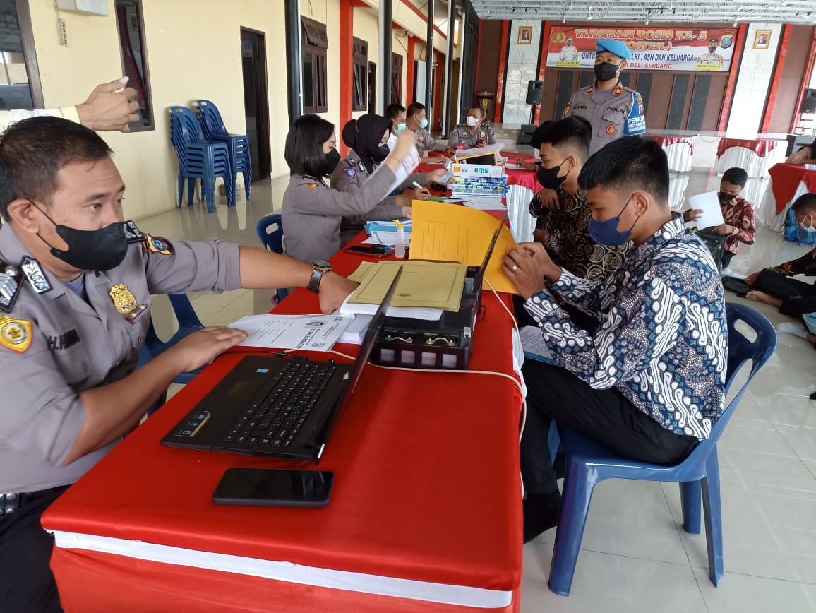 Putra Putri Deli Serdang Antusias Ikuti Pendaftaran Online Anggota Polri 