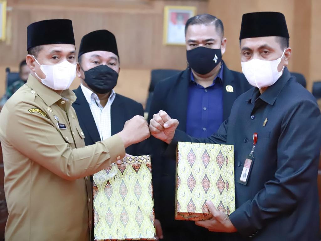 Bupati Batu Bara Sampaikan LKPJ Tahun 2021 di Paripurna