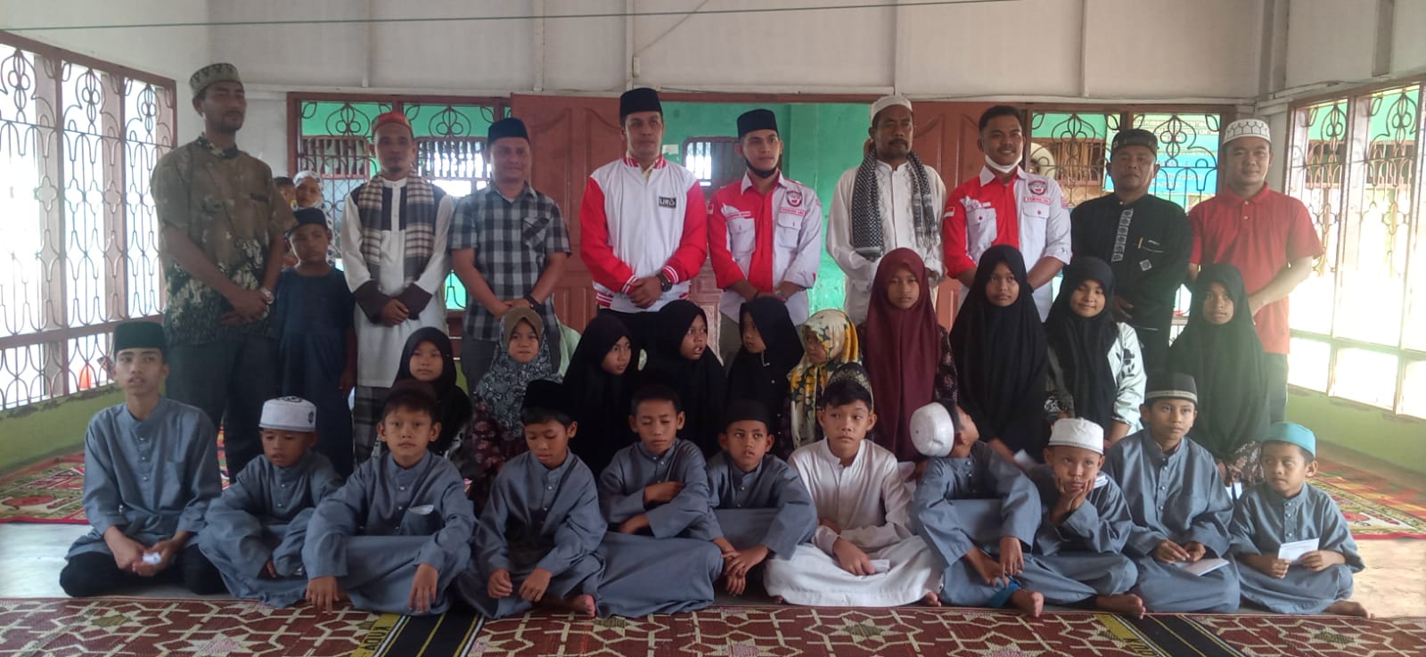 Pemuda Lira Batu Bara Santuni Anak Panti Asuhan Husnul Khotimah