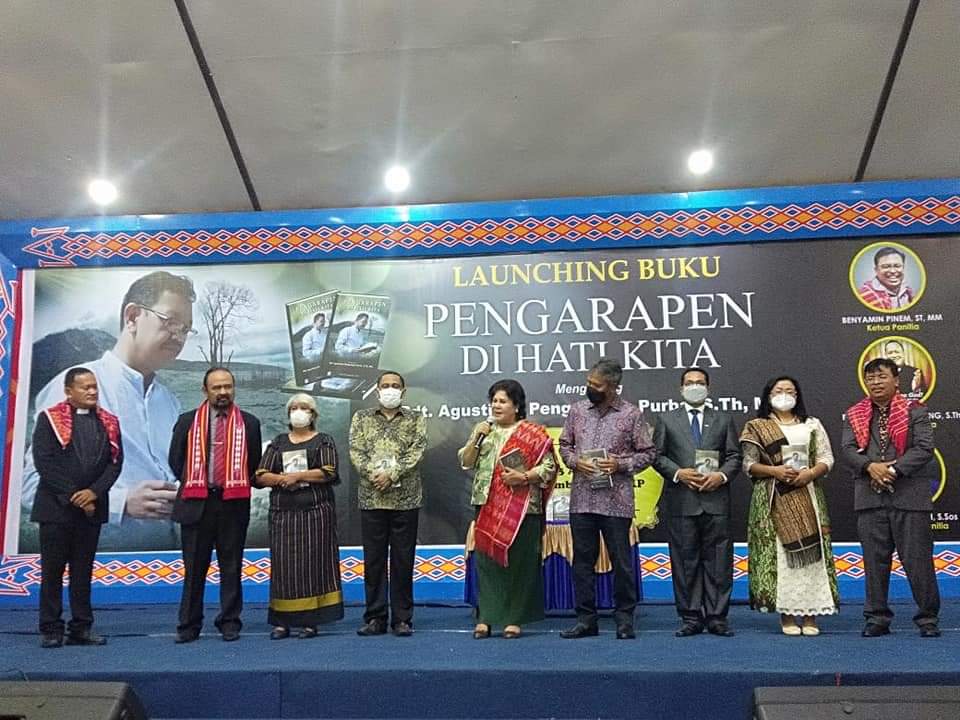 Bupati Karo Hadiri Launching Buku Pengarapen di Hati Kita
