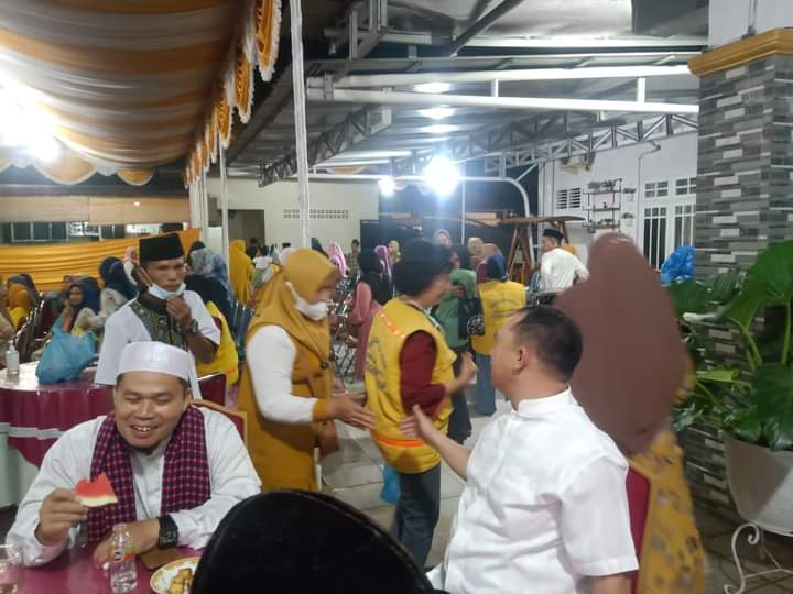 Bupati Labuhanbatu Buka Bersama Ibu-ibu Petugas Kebersihan