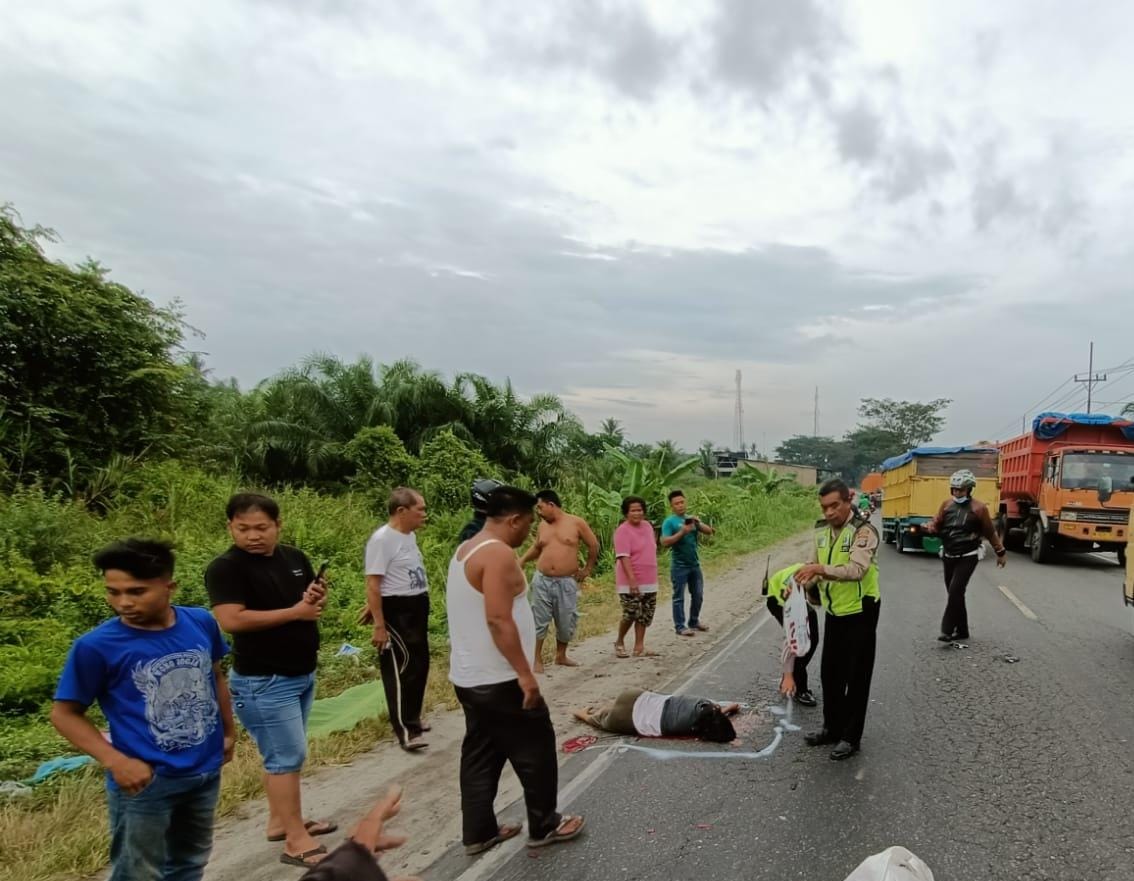 Mobil Barang Vs Sepeda Motor Korban Tewas dengan Luka Robek di Kepala