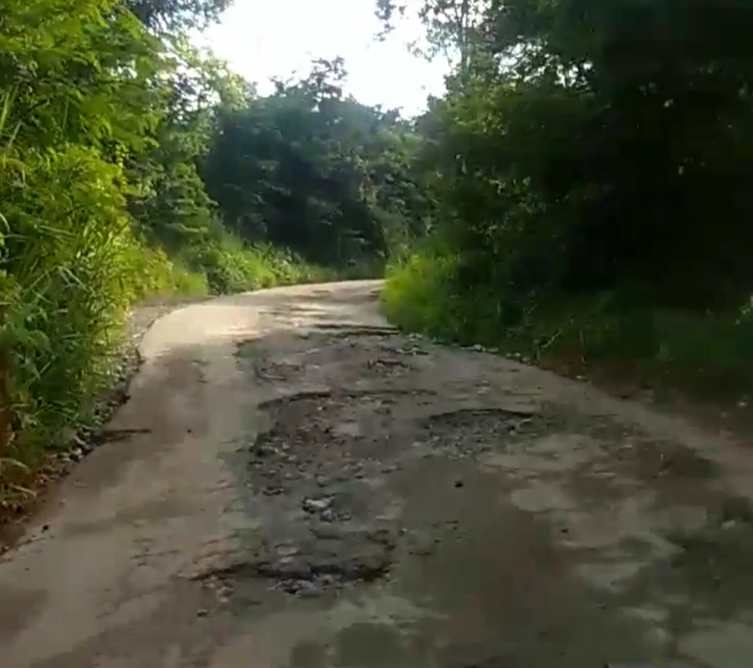 Infrastruktur Jalan Simpang Empat-Tiganderket Rusak Parah Ini Kata Kadis PUPR 