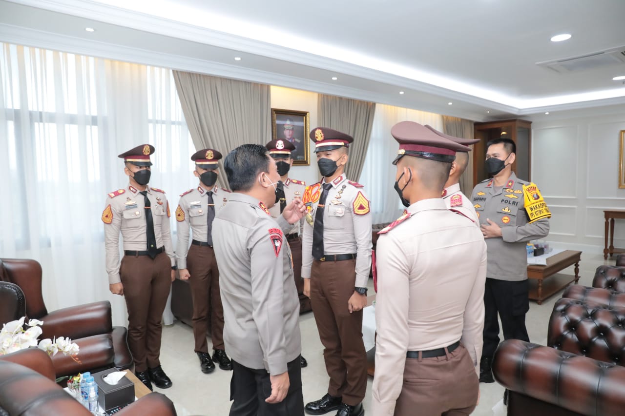 Enam Taruna Akpol Asal Sumut Kunjungi Kapolda