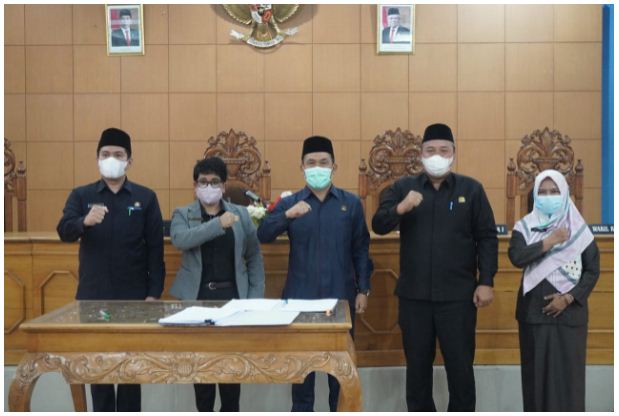 Rapat Paripurna, 7 Fraksi Setujui Perda Perumda Tirta Ratu Samban