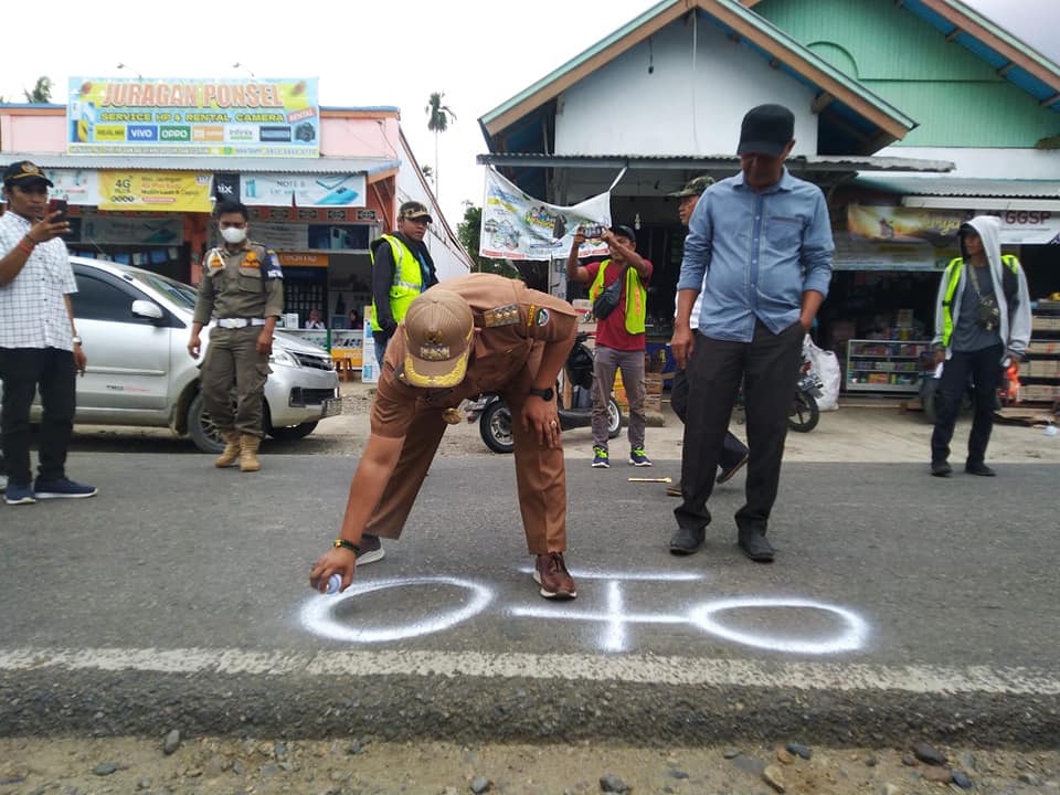 Bupati Seluma Membuat Titik Nol Tanda Dimulai Pembangunan Jalan Dan Jembatan