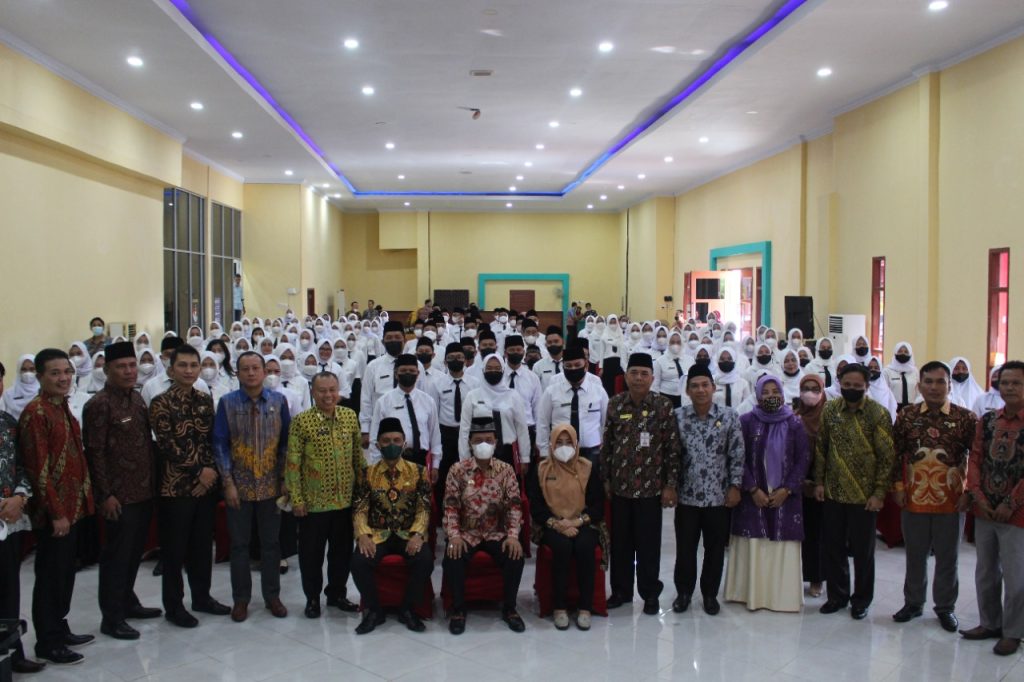 Penyerahan Secara Langsung SK CPNS Formasi Tahun 2021 Dan SK PPPK Tahap II Oleh Bupati BENTENG