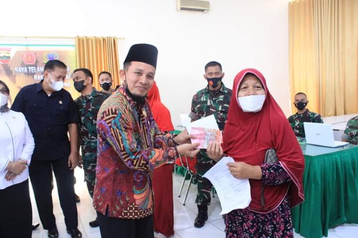 Wabup Labuhanbatu Salurkan 4000 BTPKLW