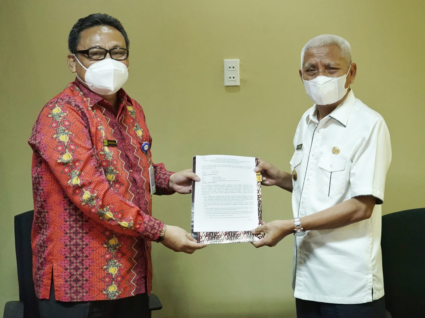 Bupati Asahan dan Kepala BPKP Sumut Usai Penandatanganan Komitmen Bersama