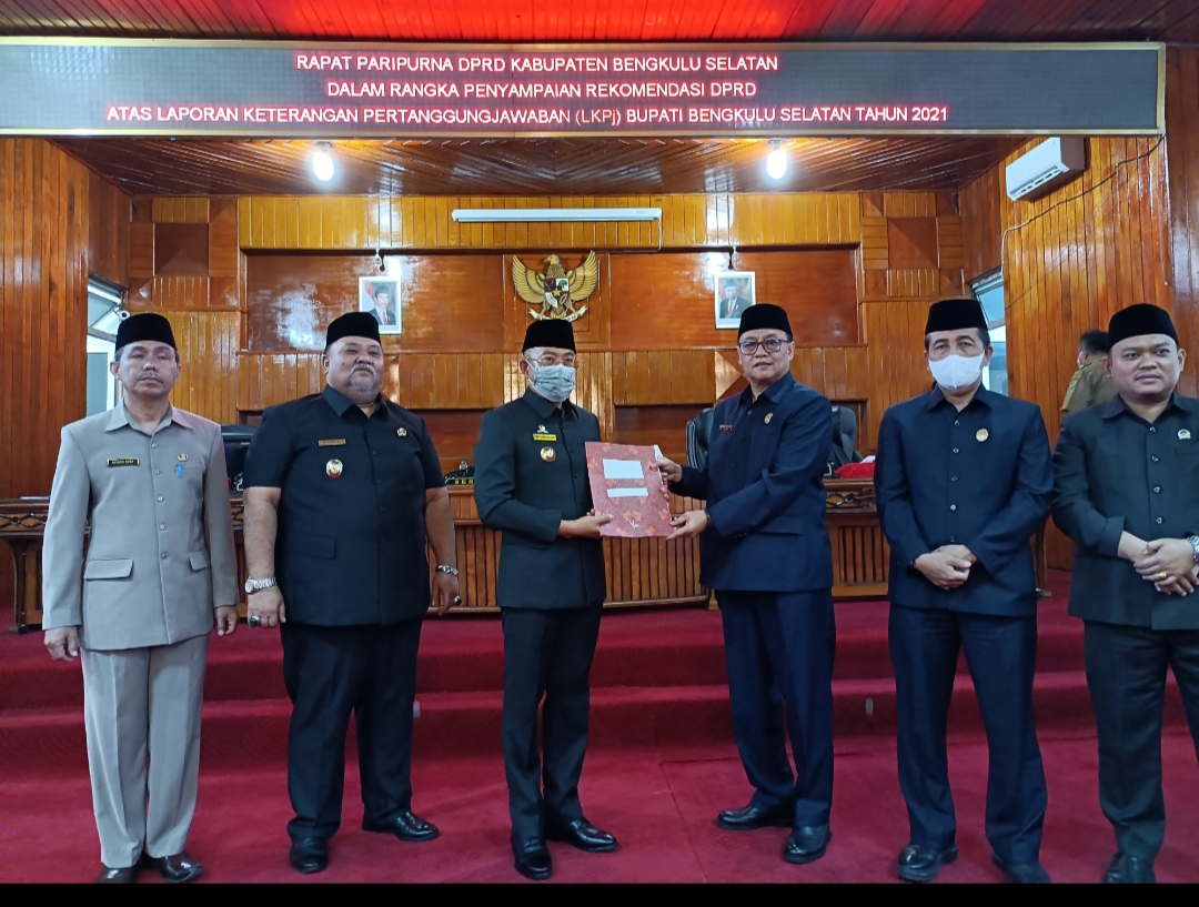 Rapat Paripurna Pembahasan Laporan Keterangan Pertanggung Jawaban Bupati Tahun 2021