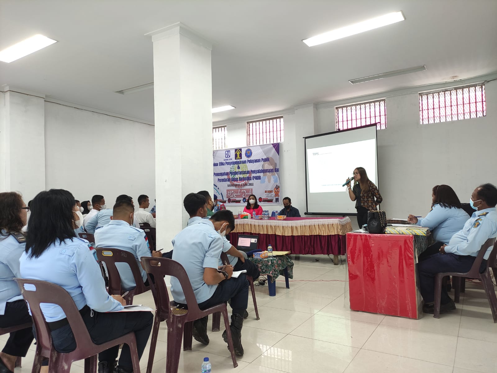 Tampak Pemateri Memberikan Materi Saat Seminar In House Training (Foto : Humas Rutan Kabanjahe)