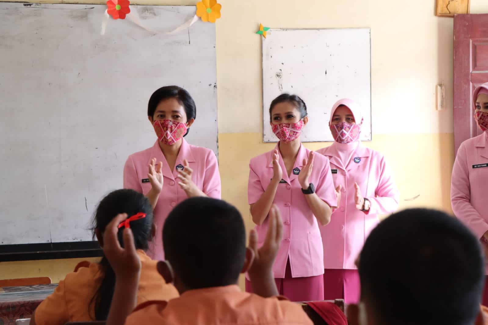 Tampak Kunjungan Kerja Ketua Bhayangkari Dirangkai Beberapa Kegiatan (Foto Humas Polres Tanah Karo)