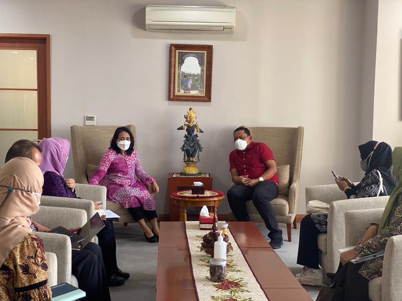  Audiensi Bupati BU dengan Menteri PPPA ( Foto : MC BU )