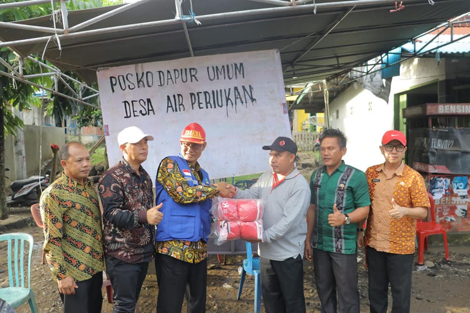 OPD Turun Membantu Korban Banjir ( Foto : MC Seluma )