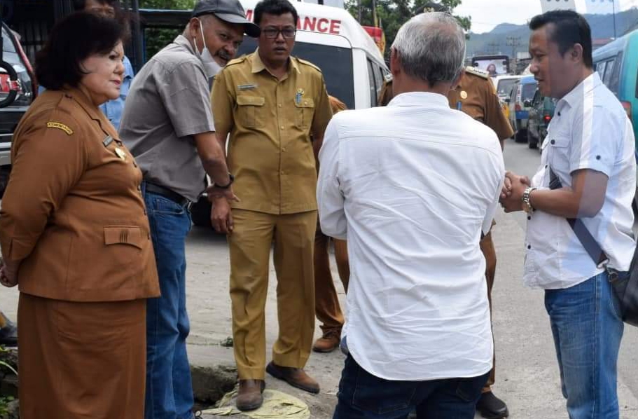 Bupati Karo Saat Tinjau Rencana Pelebaran Jalan Kabanjahe - Berastagi