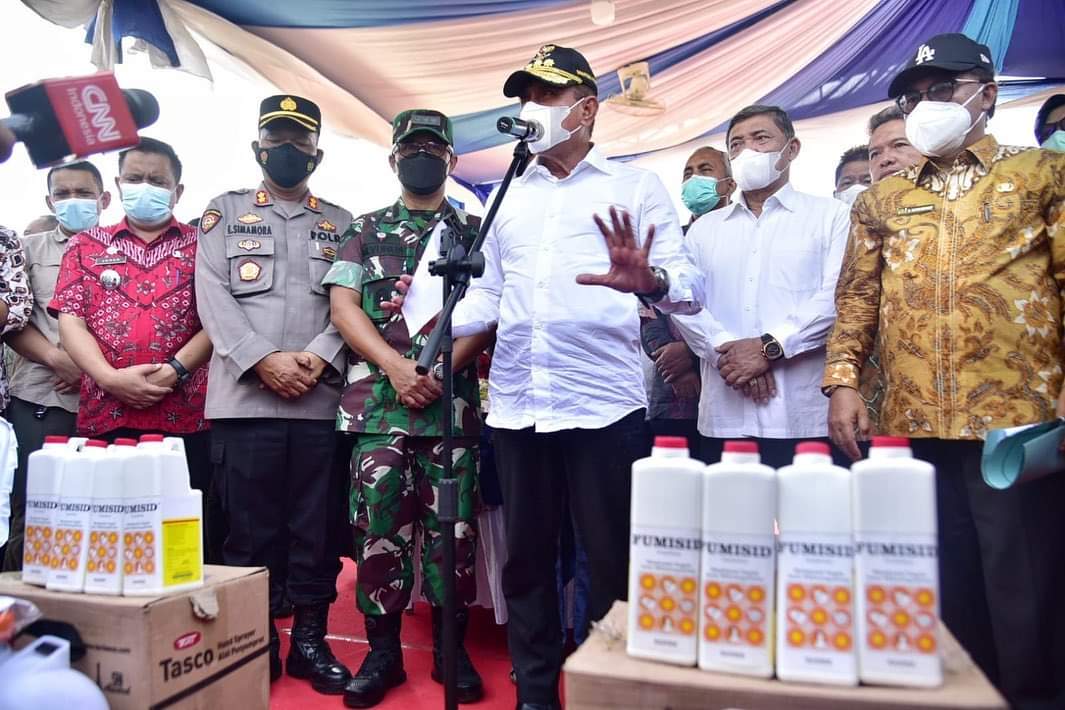 Edy Rahmayadi saat meninjau vaksinasi PMK di Desa Klambir Lima Kebun, Hamparan Perak, Kabupaten Deliserdang,Sumatera Utara