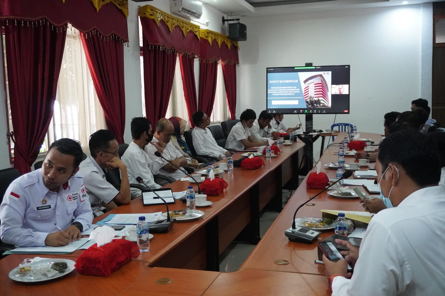 zoom meeting Implementasi e-Catalog dalam Pengadaan Barang Jasa ( Foto: MC BU )