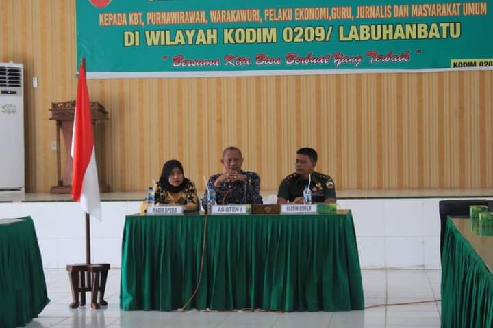 Asisten I Setdakab Labuhanbatu Drs. Sarimpunan Ritonga, M.Pd. membuka rapat Persiapan Pelaksanaan Hari Keluarga Nasional