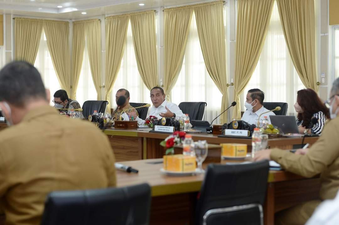 Edy Rahmayadi saat memimpin Rapat Ekspose Progress Proyek KPBU Rusunawa KEK Sei Mangkei di Aula Tengku Rizal Nurdin, Rumah Dinas Gubernur