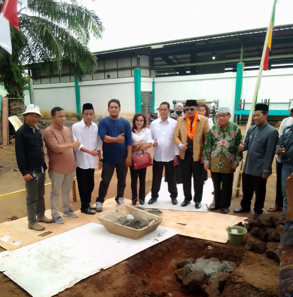 Foto Bersama Pengurus DPW CIC Provinsi Bengkulu Bersama Pengurus Ponpes Usai Peletakan Batu Pertama Mushola (Foto : Agung)