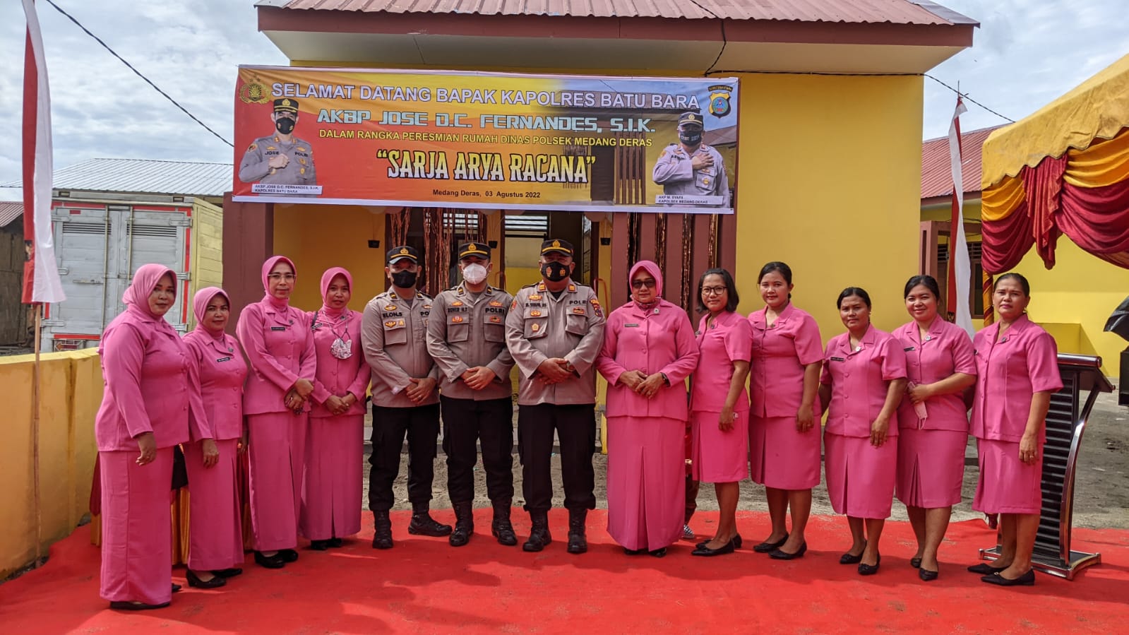 Waka Polres Batu Bara saat meresmikan rumah dinas Polsek Medang Deras (foto/istimewa)