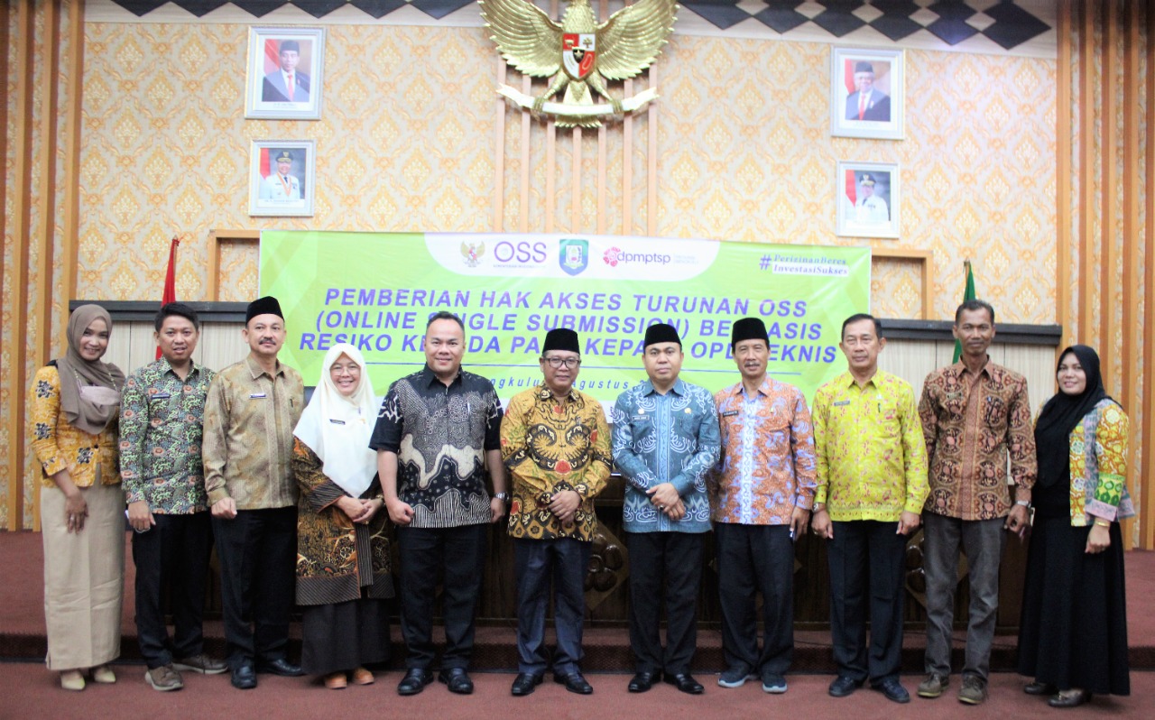 Asisten I Khairil Anwar, saat membuka secara resmi acara Pemberian Hak Akses Turunan Online Single Submission (OSS) Berbasis Resiko Kepada Kepala OPD terkait