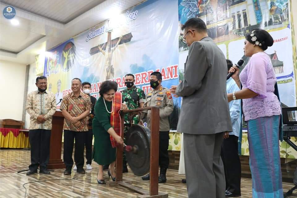 Bupati Buka Pesta Paduan Suara Gerejani Katolik Ke-3 di Kabupaten Karo