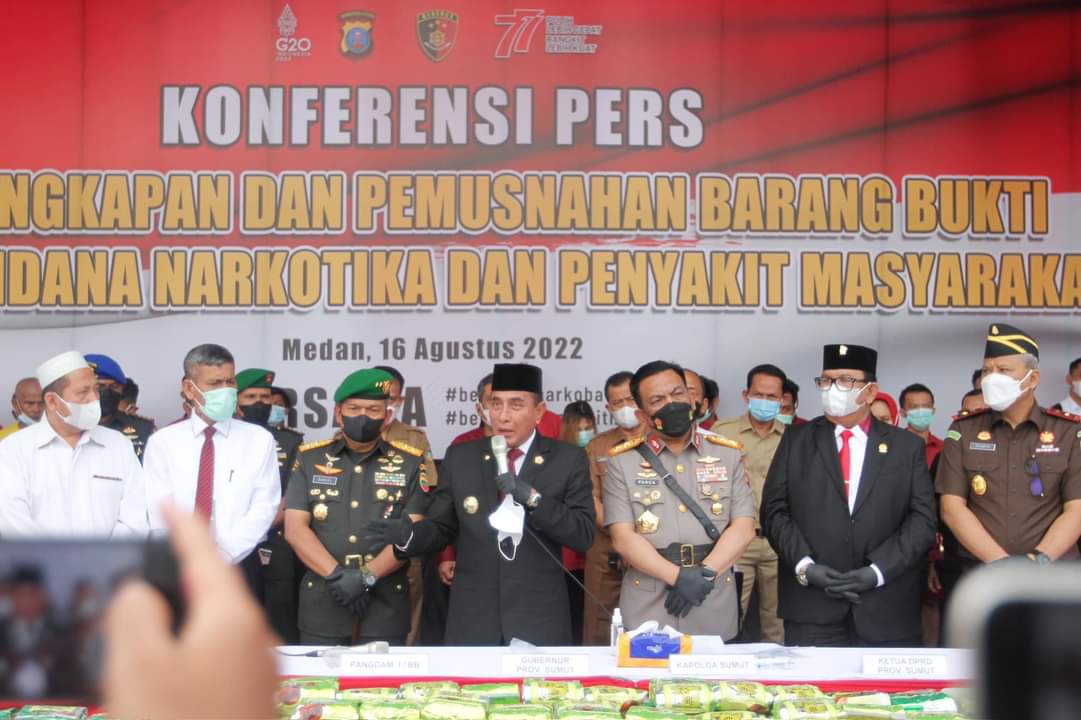 Edy Rahmayadi, saat konferensi pers pemusnahan barang bukti Narkoba dan alat judi di Lapangan KS Tubun, Mapolda Sumut, Jalan Sisingamangaraja Km 10,5 Medan, Selasa (16/8)