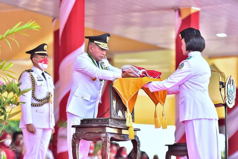 Gubernur Sumatera Utara (Sumut) Edy Rahmayadi menjadi inspektur upacara pengibaran bendera merah putih dalam rangka Hari Ulang Tahun (HUT) ke-77 Republik Indonesia (RI)