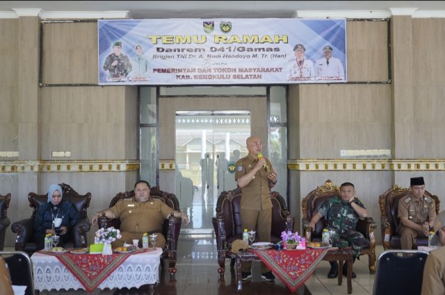 Bupati Gusnan Ajak Masyarakat Gotong Royong Dalam Upaya Pencegahan DBD ( Foto : MC BS )