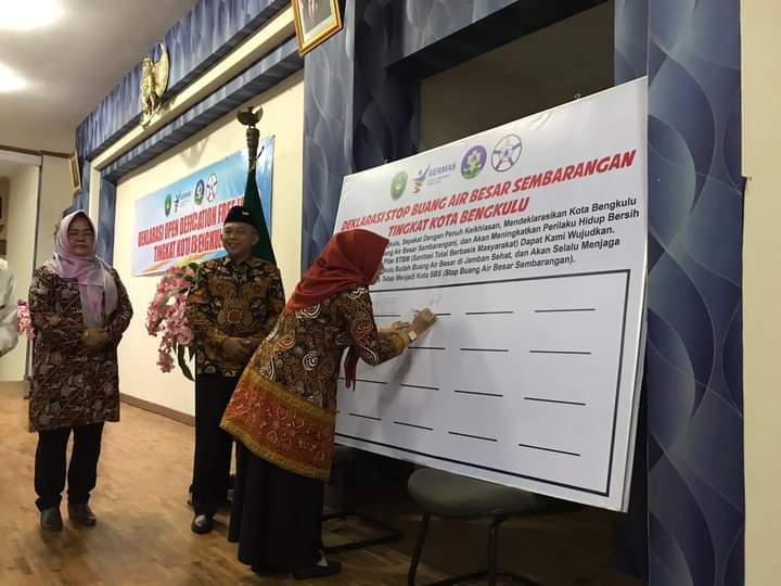 Kadinkes Hadiri Deklarasi Kelurahan Stop BAB Sembarangan