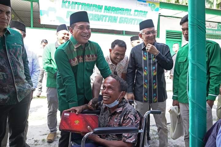 Bupati Zahir Siap Beri Pelayanan Warga yang Sakit 