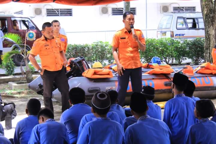 Siswa SMP IT Al Fikri Lakukan Kunjungan ke BPBD Labuhanbatu