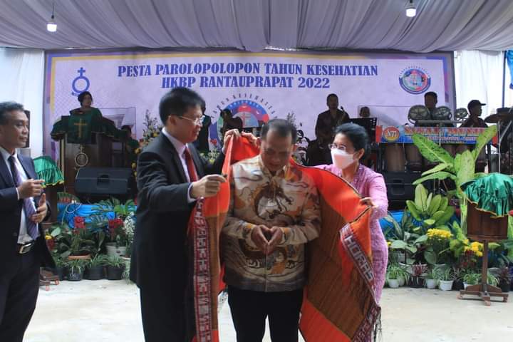 Bupati Erik Hadiri Pesta Parolopolopon Kesehatian HKBP