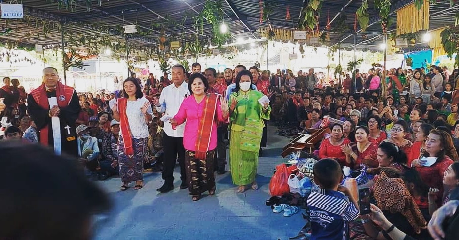 Bupati dan rombongan disambut antusias oleh ratusan jemaat GBKP 