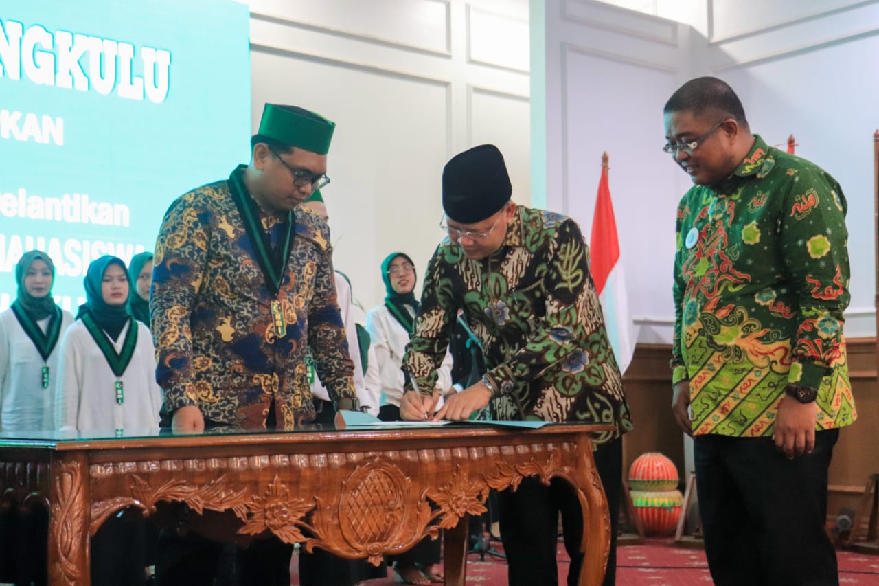 Gubernur Rohidin, usai menghadiri Pelantikan Pengurus Himpunan Mahasiswa Islam (HMI) Cabang Bengkulu periode 2022-2023, di Balai Raya Semarak Bengkulu, Minggu (11/9).