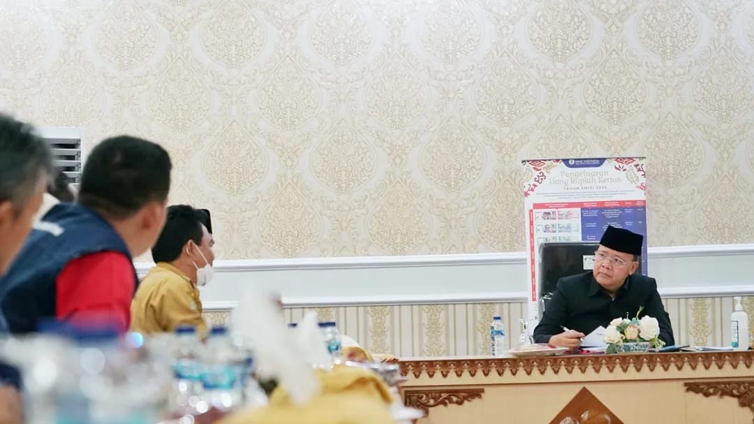 Gubernur Bengkulu ke-10 ini usai menerima audiensi Perwakilan Forum Komunikasi Tenaga Harian Lepas Tenaga Bantu Penyuluh Pertanian Bengkulu dan Perwakilan Tenaga Harian Lepas Penyuluh Perkebunan (THL-PP)