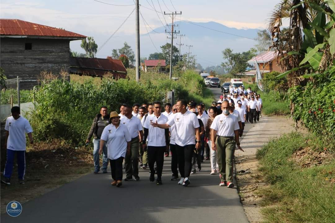 Pemkab Karo Bersama Forkopimda Gelar Acara Gerak Jalan Santai