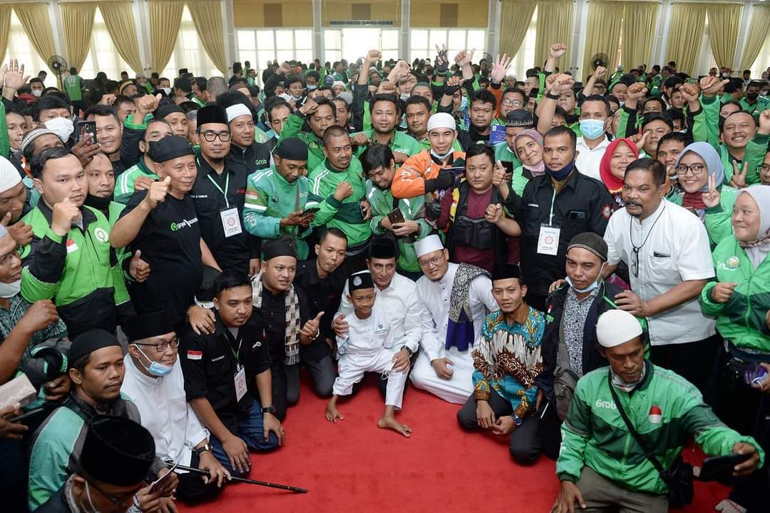 Gubernur Sumatera Utara (Gubsu) Edy Rahmayadi kembali mengundang ratusan driver ojek online (Ojol) mengikuti Tabligh Akbar dan Doa Bersama