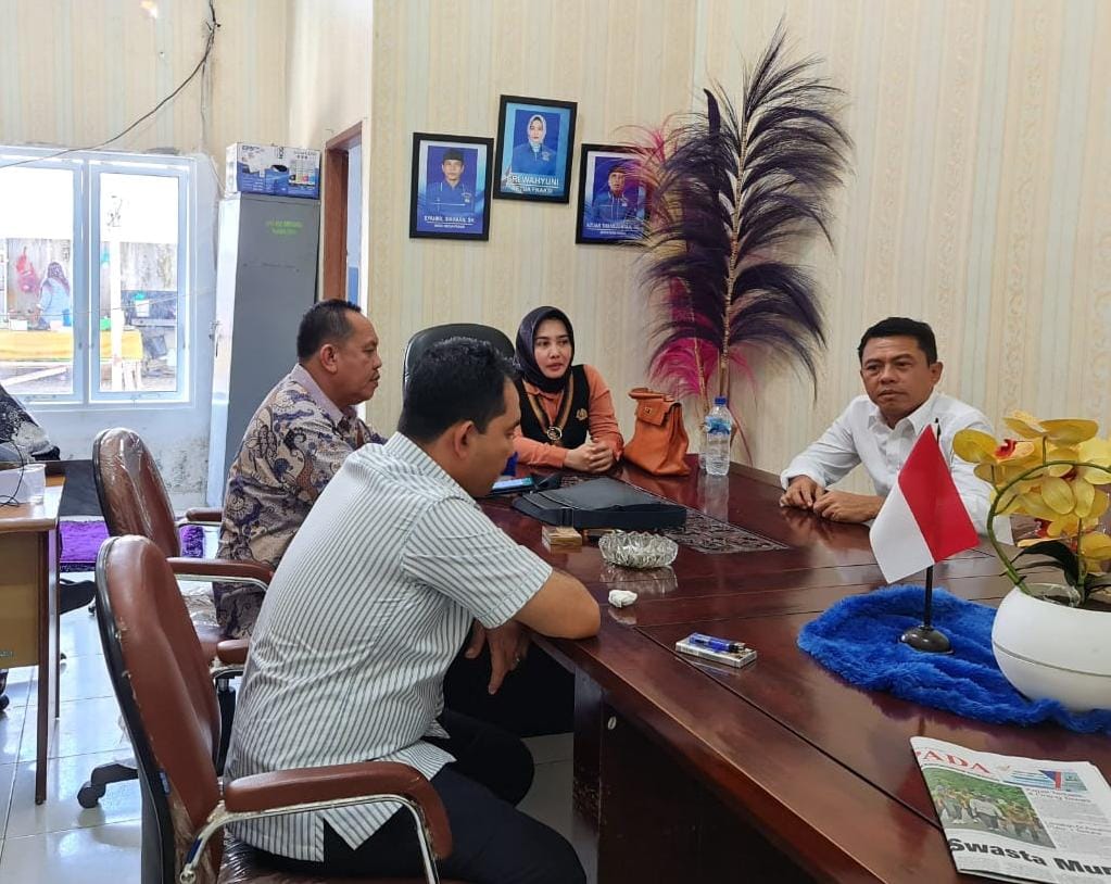 Ketua BKD DPRD Batu Bara Sriwahyuni saat rapat bersama anggota (foto: istimewa)