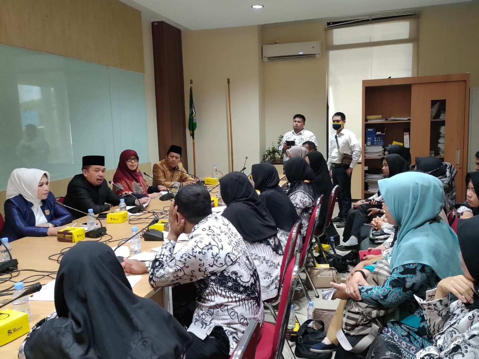 Komisi IV Hearing Bersama Persatuan Guru Honorer