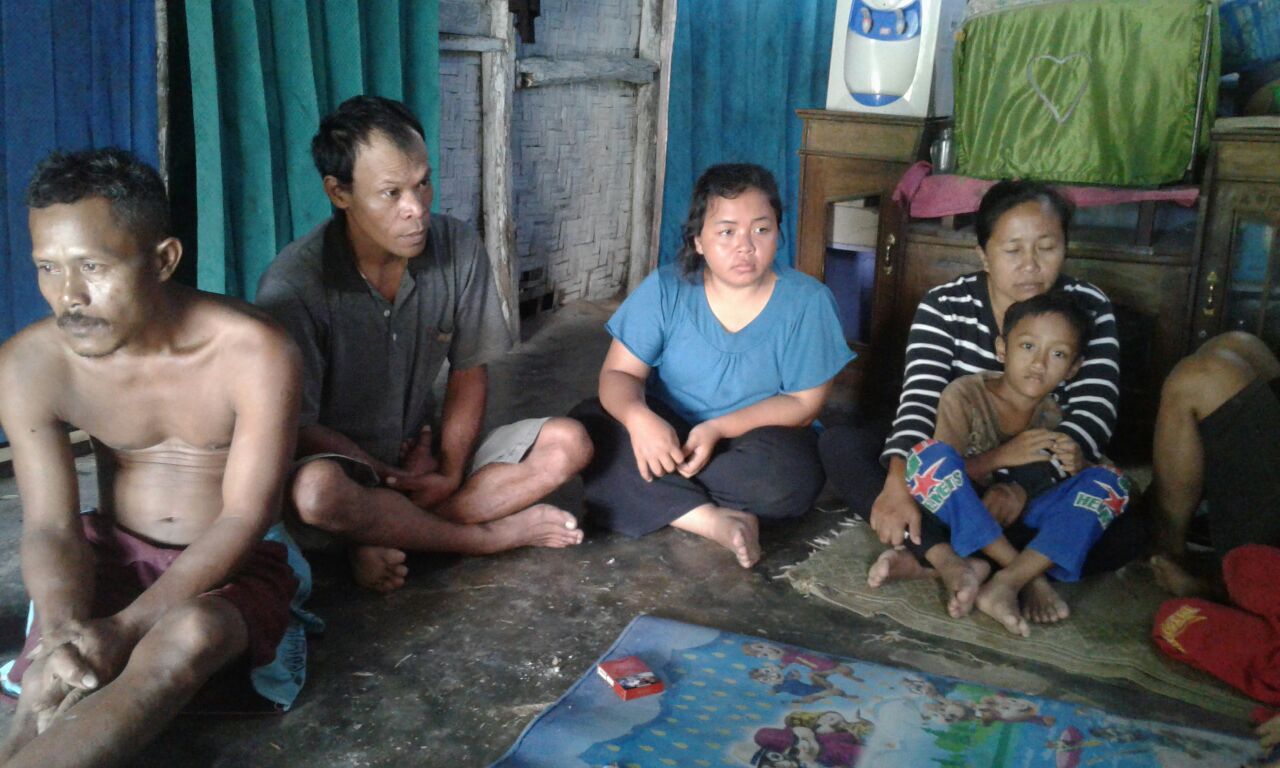 Warga Kampung Ujung Batu