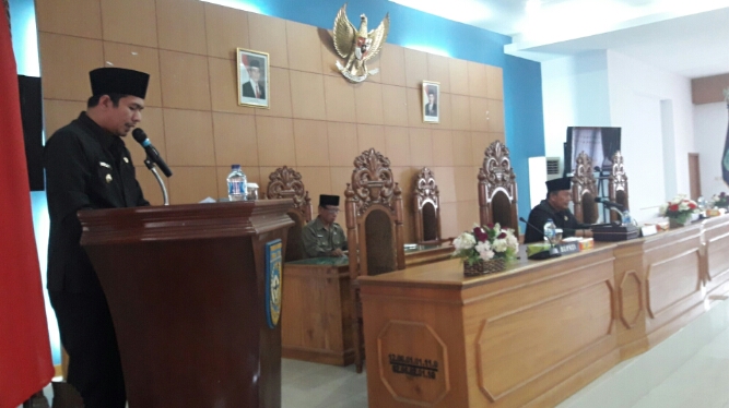 Tampak Wabup BU Menyampaikan Jawaban Esekutif