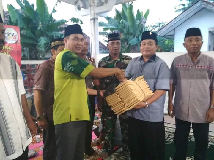 Bupati Tuba Memberikan Bantuan