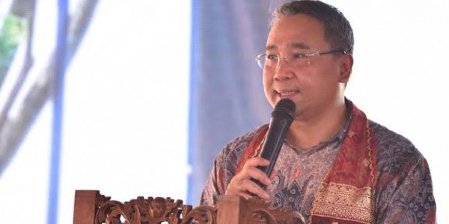 Menteri Eko Putro Sandjojo