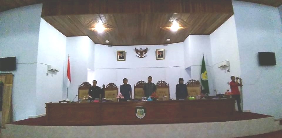Tampak Ketua DPRD Seluma Husni Tamrin memimpin Rapat Paripurna