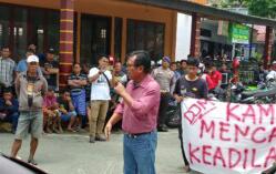 Warga Menuntut Keadilan