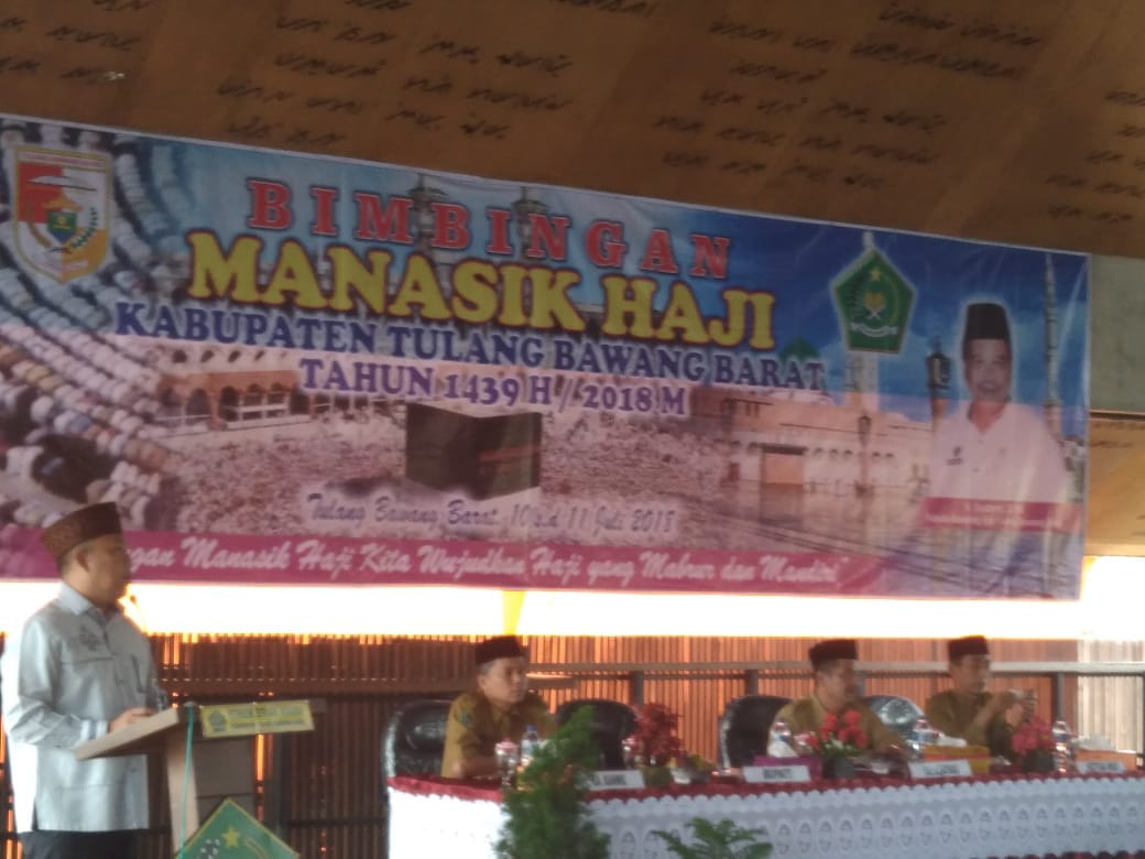 calon jemaah haji mengikuti kegiatan bimbingan manasik haji